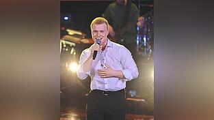 Pesé ist der letzte Sänger aus Team Garvey, der noch in der Show verblieben ist. Pesé ist der letzte Sänger aus Team Garvey, der noch in der Show verblieben ist.