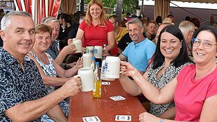 Prost aufs Vereinsjubiläum 2027: Die Gäste genossen einen schönen Abend bei der FF Pischelsdorf. Prost aufs Vereinsjubiläum 2027: Die Gäste genossen einen schönen Abend bei der FF Pischelsdorf.