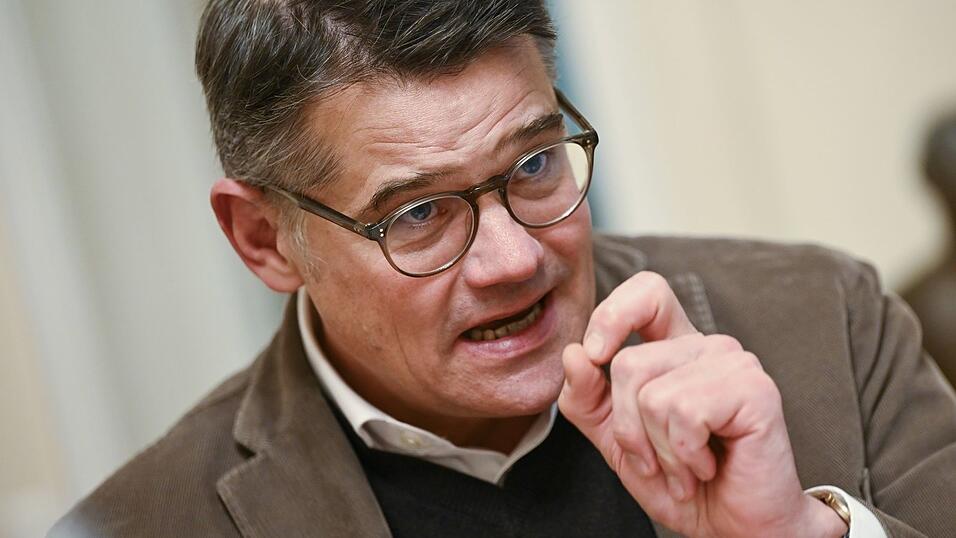 Damit würden Bürger zur Kasse gebeten für Haushaltslöcher des Bundes, sagt Hessens Ministerpräsident Boris Rhein. (Archivbild) Damit würden Bürger zur Kasse gebeten für Haushaltslöcher des Bundes, sagt Hessens Ministerpräsident Boris Rhein. (Archivbild)