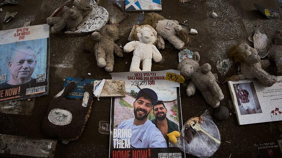 Die Angehörigen der Geiseln hoffen auf deren Freilassung. (Archivbild)