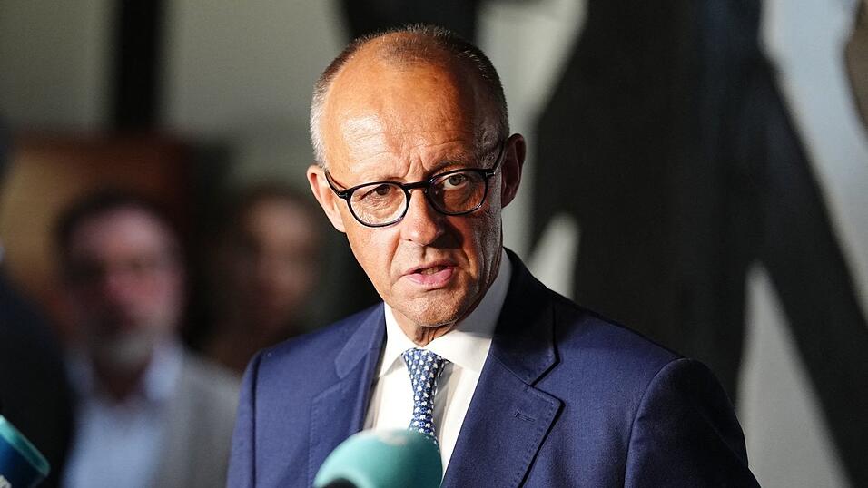 Wie könnte bei schwierigen Mehrheitsverhältnissen in Sachsen-Anhalt künftig regiert werden? Der Kanzler macht eine Ansage. (Archivbild) Wie könnte bei schwierigen Mehrheitsverhältnissen in Sachsen-Anhalt künftig regiert werden? Der Kanzler macht eine Ansage. (Archivbild)