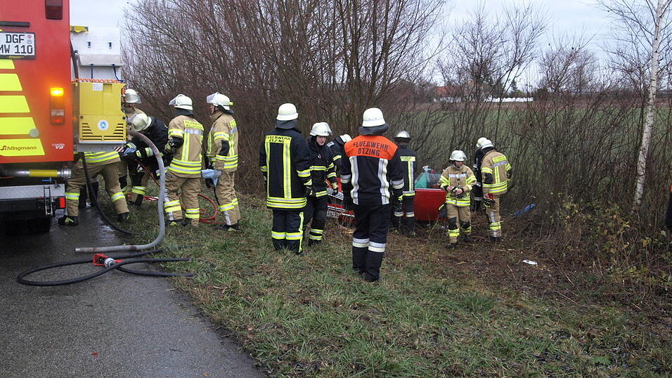 Am Sonntag ist ein Auto auf der A92 von der Fahrbahn gekommen. Am Sonntag ist ein Auto auf der A92 von der Fahrbahn gekommen.