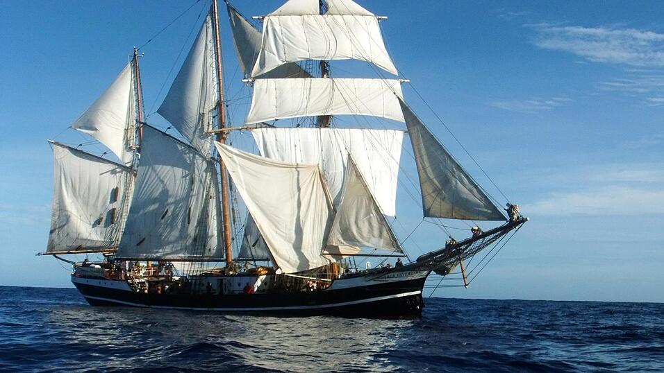 Die 32 Schüler, die mit der Thor Heyerdahl unterwegs sind, feierten auf Grenada in das neue Jahr hinein. Die 32 Schüler, die mit der Thor Heyerdahl unterwegs sind, feierten auf Grenada in das neue Jahr hinein.