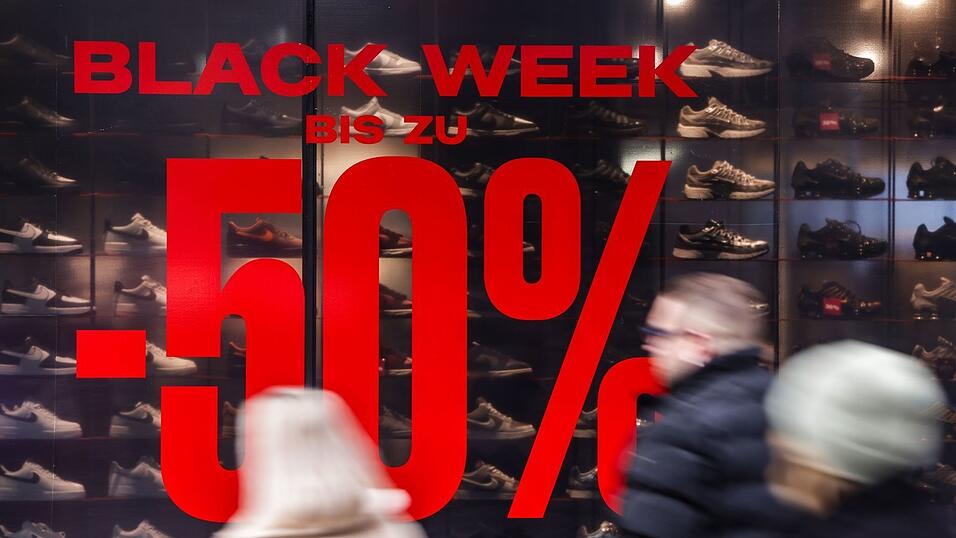 Die Geschäfte buhlen vor dem Black Friday um die Gunst der Kunden. Die Geschäfte buhlen vor dem Black Friday um die Gunst der Kunden.