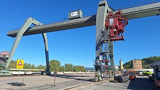 Die gro&szlig;en Verladekr&auml;ne am Hafengel&auml;nde.