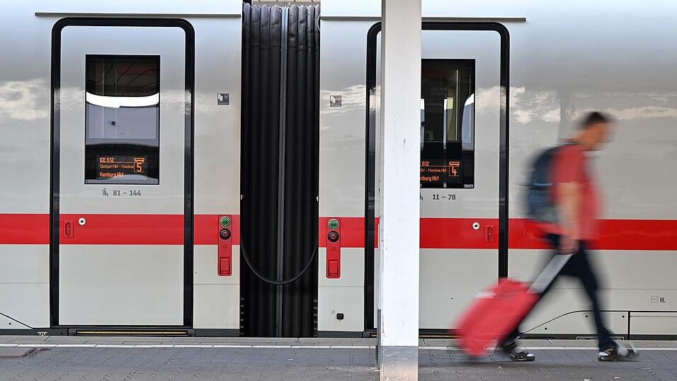 Die Bahn dürfte auch vom Anstieg der Spritpreise profitiert haben. (Archivbild) Die Bahn dürfte auch vom Anstieg der Spritpreise profitiert haben. (Archivbild)