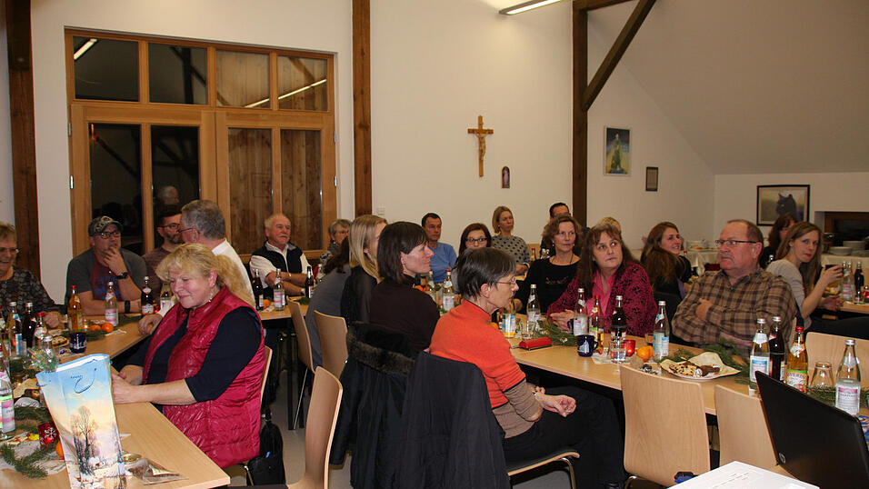 Die Helfer waren zu einem vorweihnachtlichen Abend eingeladen.