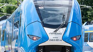Das Bahnunternehmen Arverio betreibt den im Auftrag des Freistaats den Regionalverkehr zwischen München und Augsburg und dürfte dann künftig seltener fahren. (Archivbild) Das Bahnunternehmen Arverio betreibt den im Auftrag des Freistaats den Regionalverkehr zwischen München und Augsburg und dürfte dann künftig seltener fahren. (Archivbild)