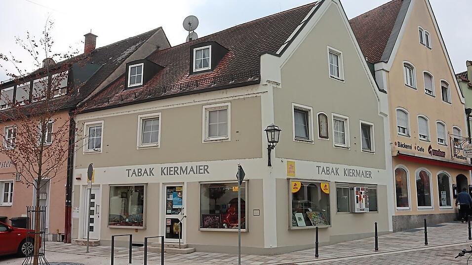 Seit 70 Jahren Anlaufstelle für Lottospieler auf der Jagd nach dem Jackpot: Tabak Kiermaier am Stadtplatz 1. Seit 70 Jahren Anlaufstelle für Lottospieler auf der Jagd nach dem Jackpot: Tabak Kiermaier am Stadtplatz 1.