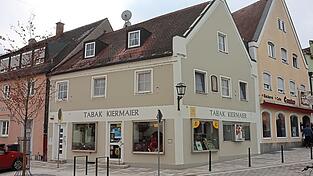 Seit 70 Jahren Anlaufstelle für Lottospieler auf der Jagd nach dem Jackpot: Tabak Kiermaier am Stadtplatz 1.