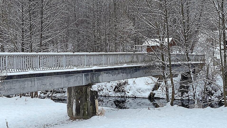 Soll die Fußgängerbrücke am Roten Steg saniert oder erneuert werden? Darüber beratschlagte der Bauausschuss am Dienstagabend. Soll die Fußgängerbrücke am Roten Steg saniert oder erneuert werden? Darüber beratschlagte der Bauausschuss am Dienstagabend.