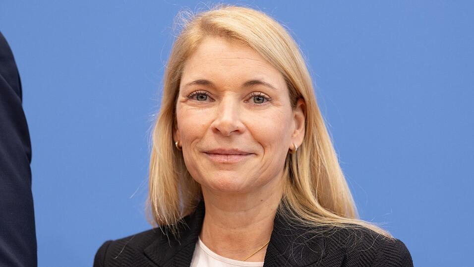 Trotz Gegenstimmen: Evelyn Palla ist vom Aufsichtsrat der Deutschen Bahn zur neuen Konzernchefin berufen worden. Trotz Gegenstimmen: Evelyn Palla ist vom Aufsichtsrat der Deutschen Bahn zur neuen Konzernchefin berufen worden.