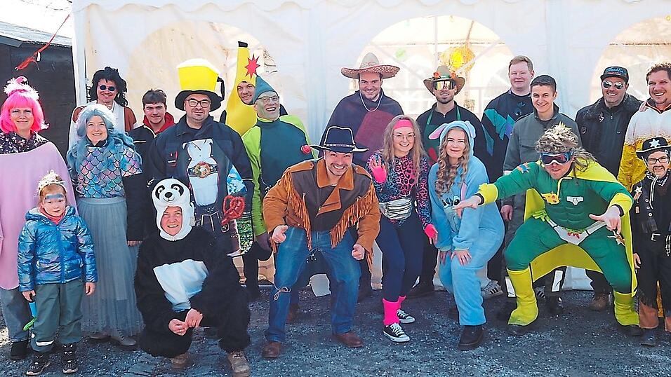 Zahlreiche Helfer brachten sich bei der Durchführung der Veranstaltung mit ein. Zahlreiche Helfer brachten sich bei der Durchführung der Veranstaltung mit ein.