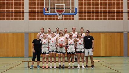 Freuen sich auf die Herausforderung: Die Basketballdamen der TG Landshut spielen in der kommenden Saison überraschend in der Regionalliga. Als Nachrücker erhielten sie kurzfristig einen freien Startplatz. Freuen sich auf die Herausforderung: Die Basketballdamen der TG Landshut spielen in der kommenden Saison überraschend in der Regionalliga. Als Nachrücker erhielten sie kurzfristig einen freien Startplatz.