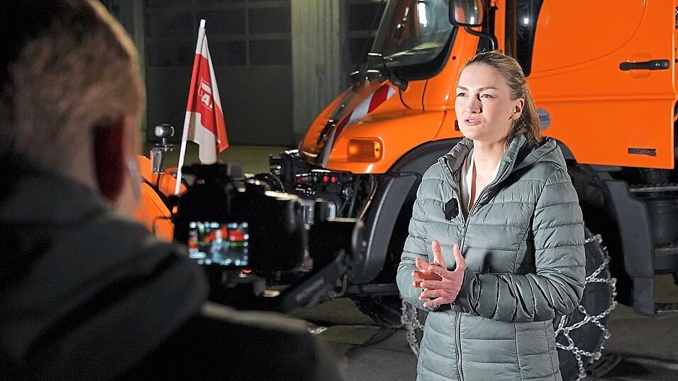 Digitalministerin Judith Gerlach besuchte zum Projektstart den Winterdienst in Spiegelau. Digitalministerin Judith Gerlach besuchte zum Projektstart den Winterdienst in Spiegelau.