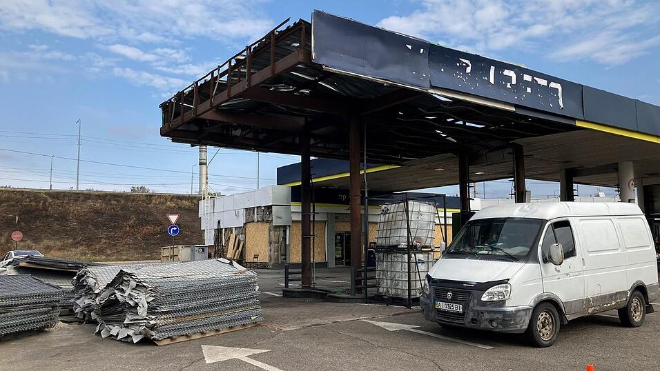 Die Schäden an einer Tankstelle sind provisorisch repariert worden. (Archivbild) Die Schäden an einer Tankstelle sind provisorisch repariert worden. (Archivbild)