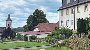 Im Sommer schlossen die Pallottiner ihr Apostolatshaus in Hofstetten. Seitdem steht das Anwesen im Landkreis Cham zum Verkauf. (Archivfoto)