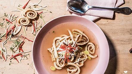 Ein Rezept für die kälteren Mai-Wochenenden: Die Flecklsuppe.