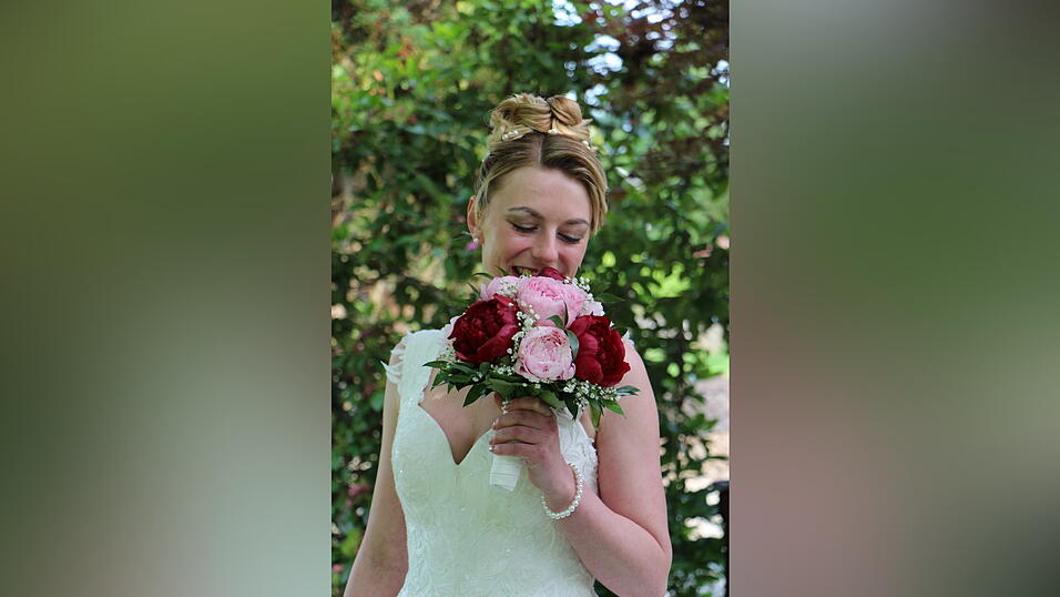 So sah die Pfingstbraut in ihrem wei&szlig;en Kleid aus.