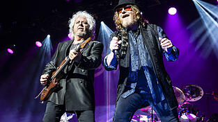 Gitarrist Steve Lukather (links) und S&auml;nger Joseph Williams von der Band Toto.