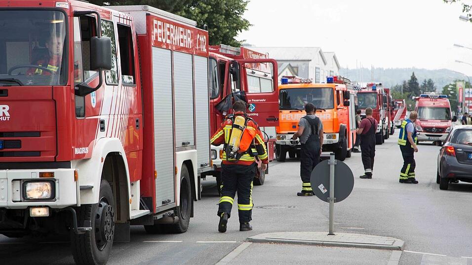 In einer Halle des BMW-Werk Landshut ist am Sonntag ein Brand ausgebrochen.
