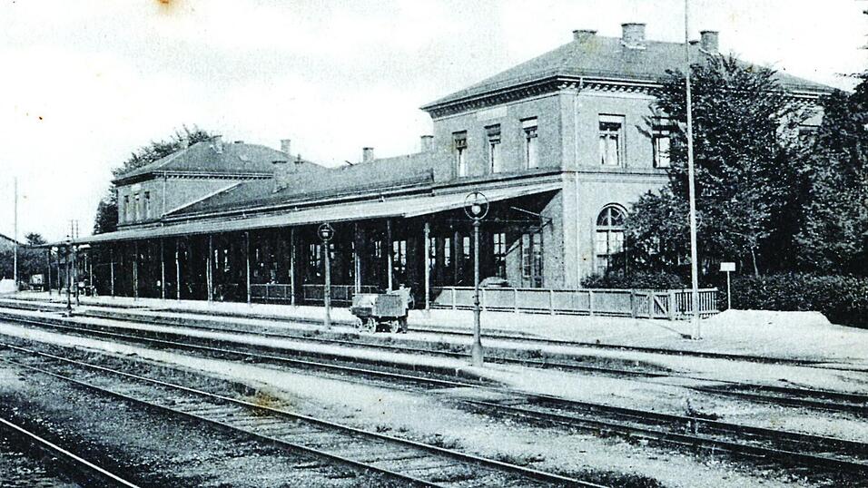 Am Landauer Bahnhof wurde Münch kurz vor Kriegsende Zeuge eines Transports von KZ-Häftlingen, was ihn 'tief erschütterte'. Am Landauer Bahnhof wurde Münch kurz vor Kriegsende Zeuge eines Transports von KZ-Häftlingen, was ihn 'tief erschütterte'.