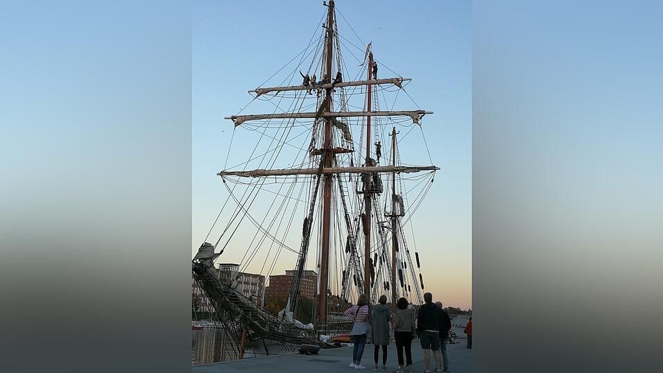 Klassenzimmer unter Segeln: Erlebnisse der Romy Stetter. Klassenzimmer unter Segeln: Erlebnisse der Romy Stetter.