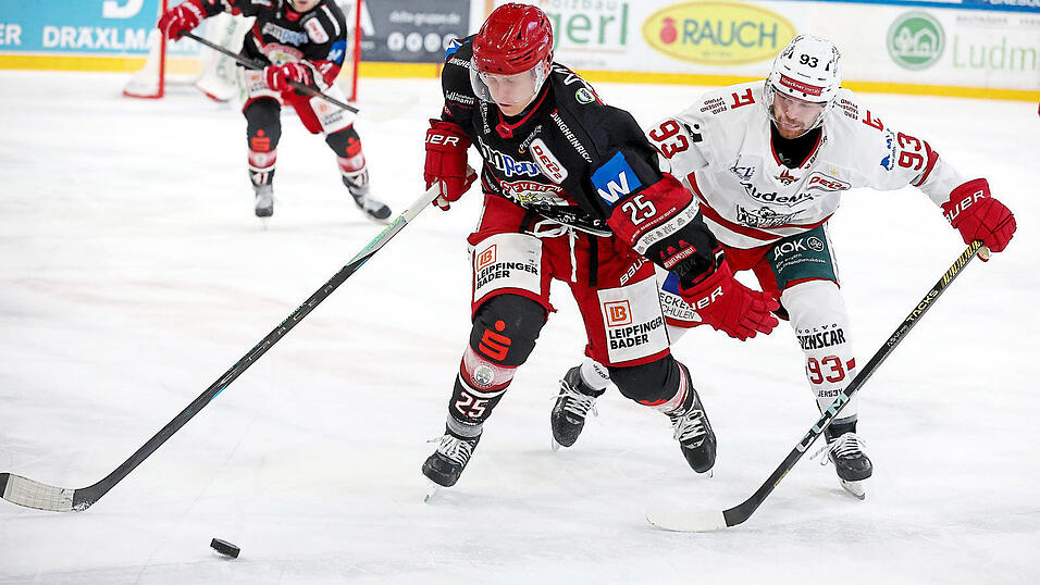 Zur&uuml;ck auf dem Eis: Andreas &bdquo;Blacky&ldquo; Schwarz (links) hat nach seiner schweren Knieverletzung intensiv in der Reha geschuftet und zuletzt im Training ebenfalls Vollgas gegeben - nun packt der EVL-Kapit&auml;n im Heimspiel gegen den EC Bad Nauheim wieder richtig an.