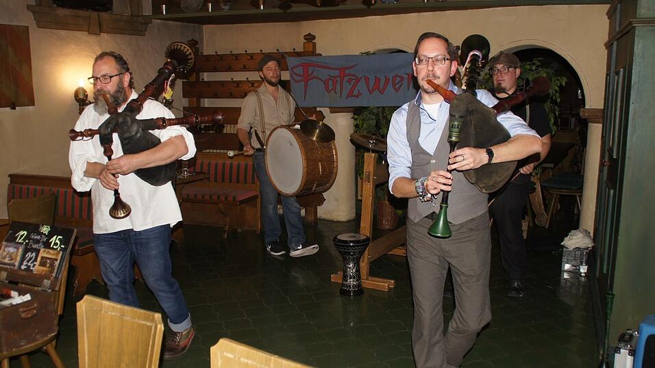 Musik überall: Bei der CHAMpions-Night war einiges geboten in der Chamer Innenstadt. Musik überall: Bei der CHAMpions-Night war einiges geboten in der Chamer Innenstadt.