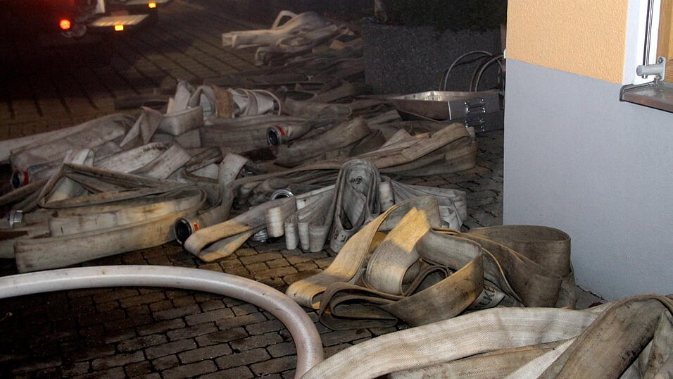 Die Kultdisko Penker in Ascha ist am frühen Mittwochmorgen in Flammen aufgegangen. Die Kultdisko Penker in Ascha ist am frühen Mittwochmorgen in Flammen aufgegangen.