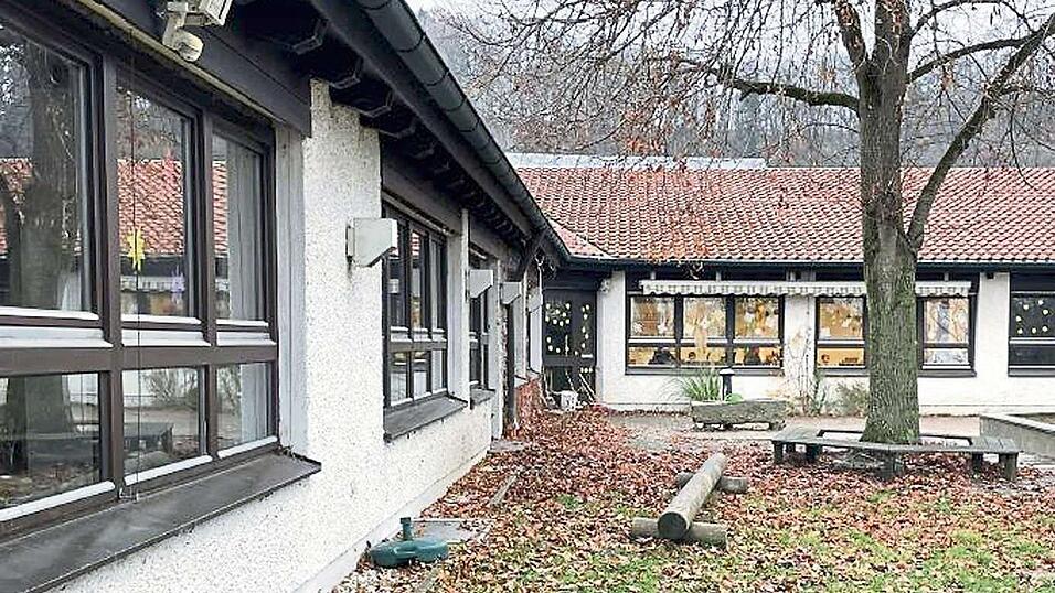 Neue Technik, neue Fenster, neuer Innenhof - 4,4 Millionen Euro soll die Sanierung des Kindergartens St. Georg kosten. Neue Technik, neue Fenster, neuer Innenhof - 4,4 Millionen Euro soll die Sanierung des Kindergartens St. Georg kosten.