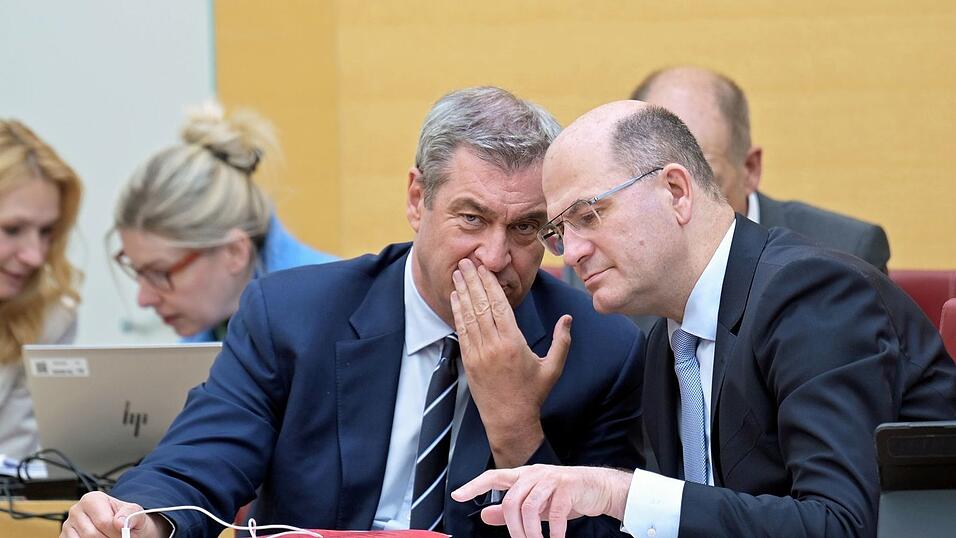 CSU-Chef Söder (links) und Finanzminister Füracker wollen über den Bundesrat die Vereine in Deutschland steuerlich entlasten. (Archivbild) CSU-Chef Söder (links) und Finanzminister Füracker wollen über den Bundesrat die Vereine in Deutschland steuerlich entlasten. (Archivbild)