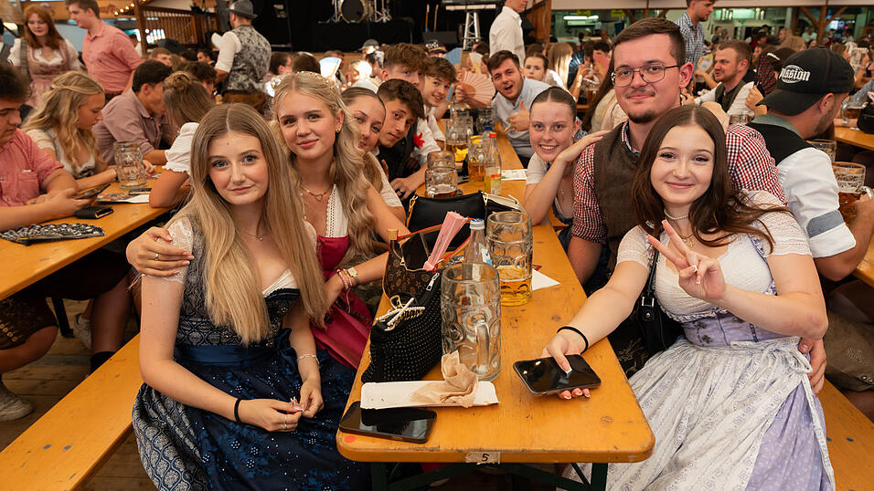 Die Partybilder vom Sonntag, 11. August 2024, aus dem Festzelt Nothaft. Die Partybilder vom Sonntag, 11. August 2024, aus dem Festzelt Nothaft.