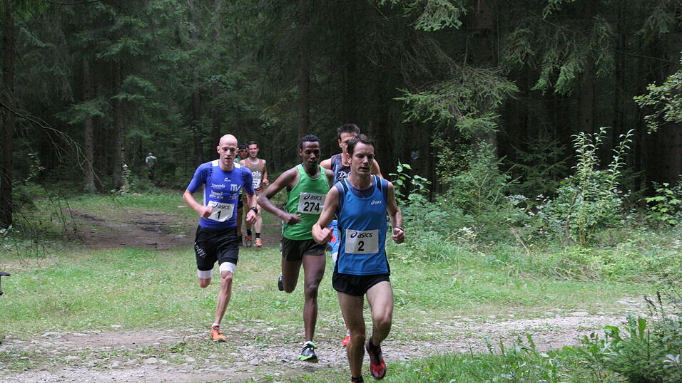 Insgesamt 285 Athleten gingen beim 3. Internationalen Kaitersberglauf an den Start. (Foto: rr)