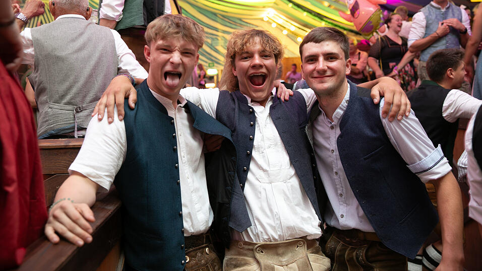 Die Partybilder vom Freitag, 8. August, aus dem Festzelt Wenisch. Die Partybilder vom Freitag, 8. August, aus dem Festzelt Wenisch.