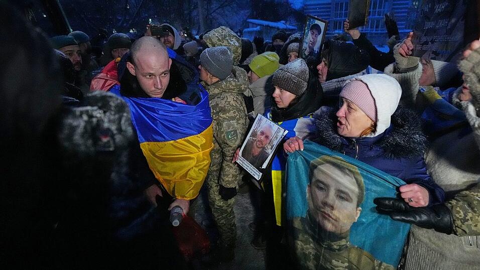 W&auml;hrend der Gespr&auml;che in Abu Dhabi tauschten Moskau und Kiew mehr als 300 Gefangene aus.