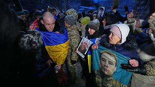 W&auml;hrend der Gespr&auml;che in Abu Dhabi tauschten Moskau und Kiew mehr als 300 Gefangene aus.