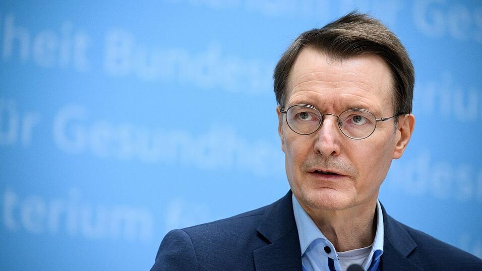 Vier Männer werden beschuldigt, die Entführung von Bundesgesundheitsminister Lauterbach sowie einen Umsturz geplant zu haben. Ein Verdächtiger ist aus dem Landkreis Landshut. (Archivbild) Vier Männer werden beschuldigt, die Entführung von Bundesgesundheitsminister Lauterbach sowie einen Umsturz geplant zu haben. Ein Verdächtiger ist aus dem Landkreis Landshut. (Archivbild)