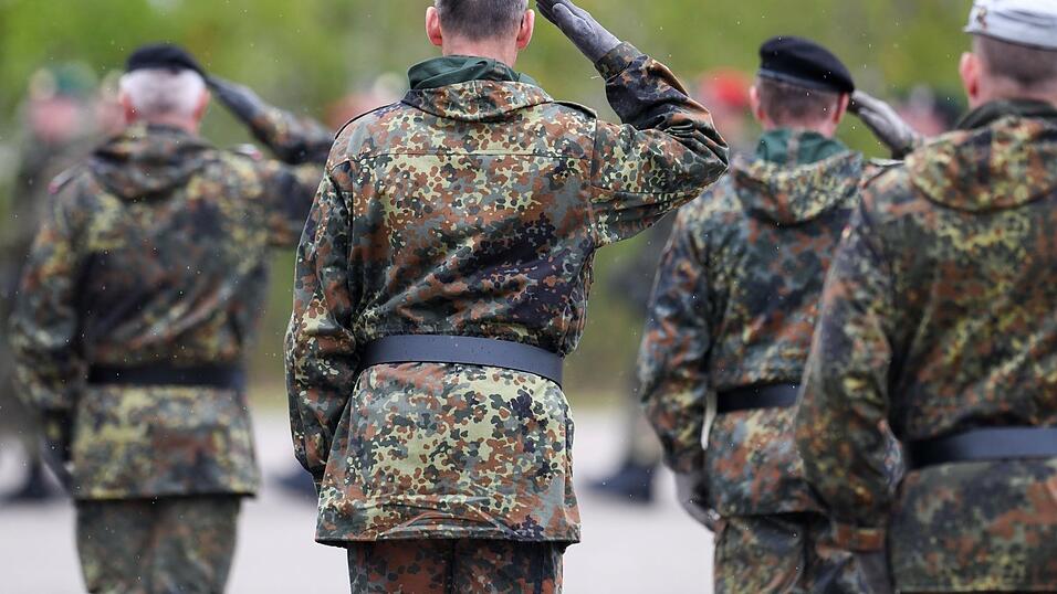 Bis 2035 soll die Bundeswehr 260.000 aktive Soldaten und 200.000 Reservisten umfassen.