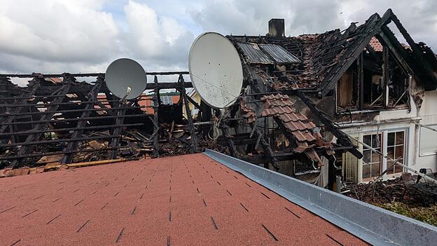 Der Tag danach: Das Haus ist unbewohnbar. Der Schaden bel&auml;uft sich auf rund 500.000 Euro.