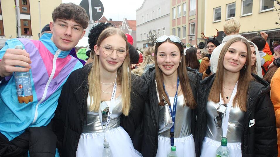Beste Stimmung herrschte beim Rosenmontagszug in Geisenhausen.