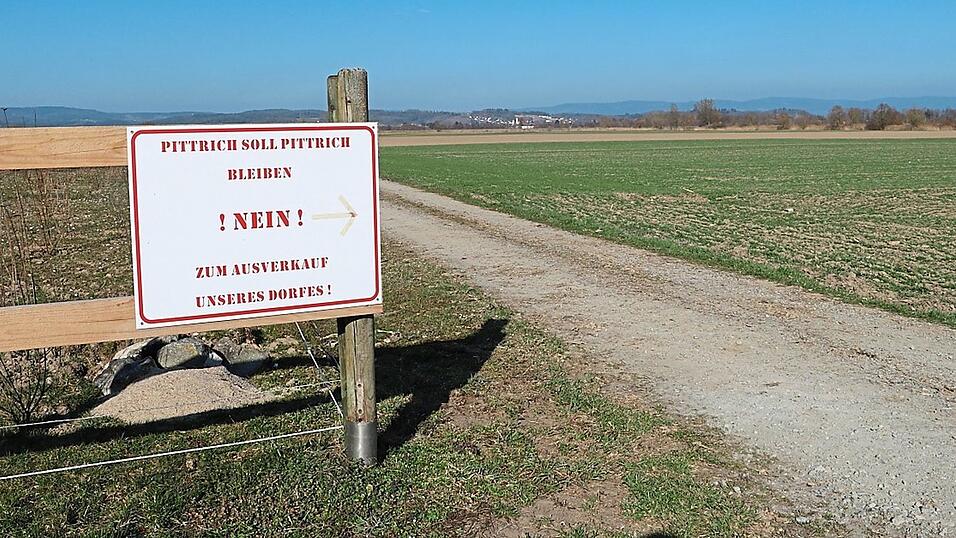 B&uuml;rgerprotest an der &bdquo;Nachtweide&ldquo; (Archivbild): Nicht alle Pittricher wollen dort ein Baugebiet.