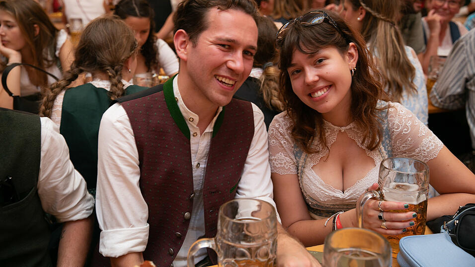 Das sind die Partybilder vom Dienstag, 12. August, aus dem Festzelt Nothaft. Das sind die Partybilder vom Dienstag, 12. August, aus dem Festzelt Nothaft.