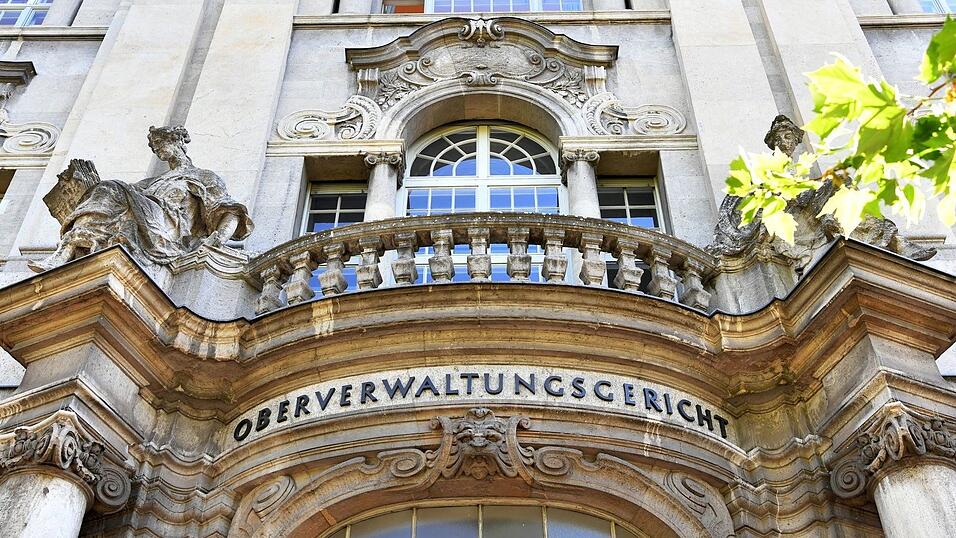 Bei der Berliner Justiz sind Dutzende Verfahren im Streit über die Visavergabe an Afghanen mit Aufnahmezusage eingegangen. (Symbolbild) Bei der Berliner Justiz sind Dutzende Verfahren im Streit über die Visavergabe an Afghanen mit Aufnahmezusage eingegangen. (Symbolbild)