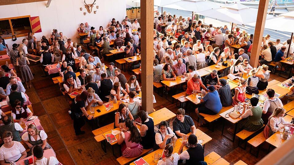 Die Partybilder vom Donnerstag, 13. August, aus dem Festzelt Krönner. Die Partybilder vom Donnerstag, 13. August, aus dem Festzelt Krönner.
