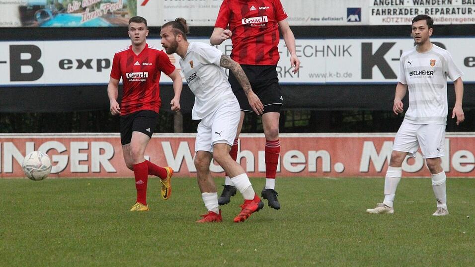 Der 1. FC Bad Kötzting hat sich im Landkreisderby gegen die SpVgg Lam durchgesetzt.