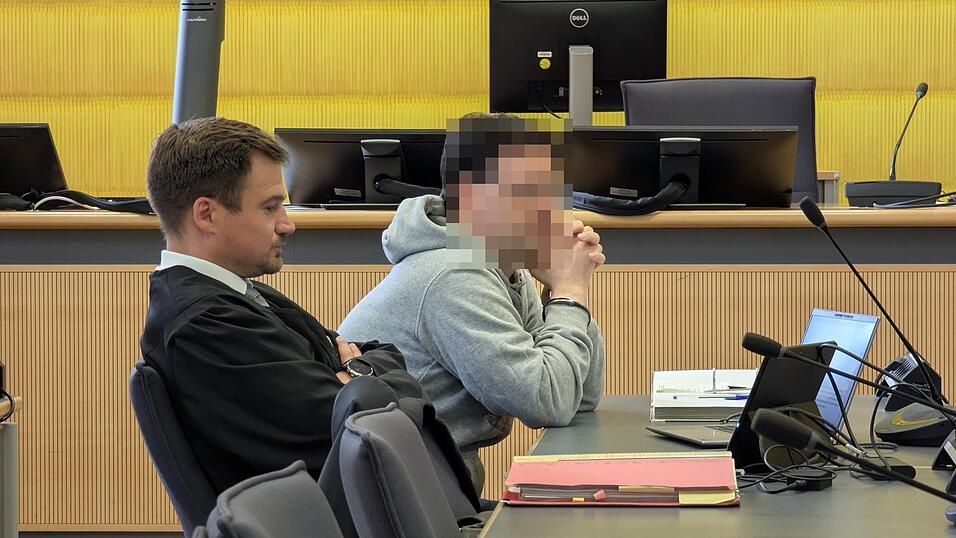 Der 51-jährige Angeklagte bestreitet den Mordvorwurf.