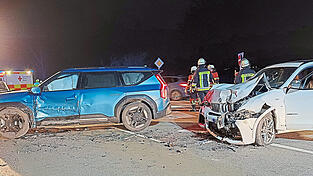 Weil ein Autofahrer den anderen übersah, kam es zum Zusammenstoß. Weil ein Autofahrer den anderen übersah, kam es zum Zusammenstoß.