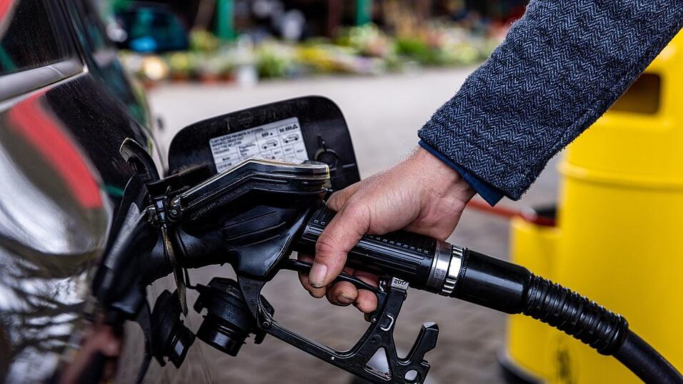 Tanken ist in Deutschland zurzeit sehr teuer. (Symbolbild)