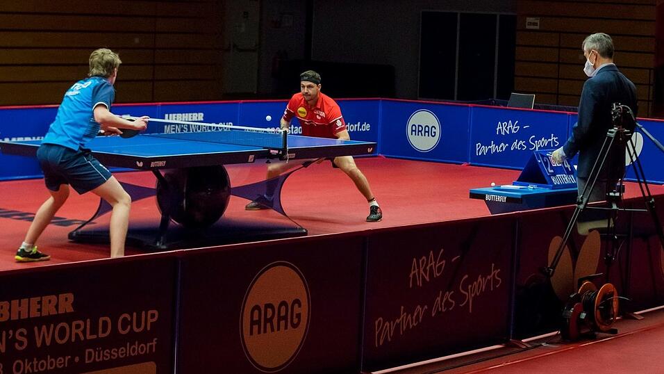 Keine Zuschauer, Schiedsrichter mit Mundschutz: Auch im Tischtennis gibt es strenge Hygiene-Regeln. Keine Zuschauer, Schiedsrichter mit Mundschutz: Auch im Tischtennis gibt es strenge Hygiene-Regeln.